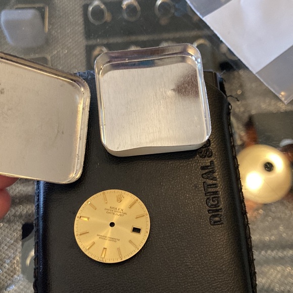 Rolex face with gold markers - Picture 8 of 9